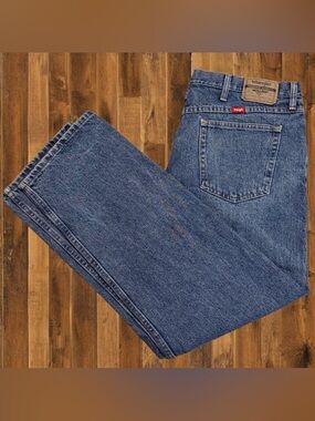 Wrangler Jeans 38x30 Vintage Wash Relaxed Fit Straight Leg Denim Men’s